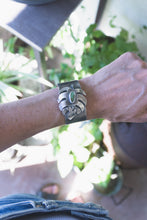Load image into Gallery viewer, Monstera Frog Cuff