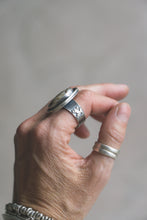 Load image into Gallery viewer, Royston Ribbon Shadow Box Ring | Size 9.5