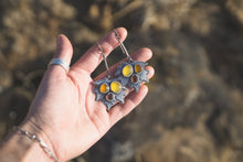 Load image into Gallery viewer, Three Stone Leaf Earrings
