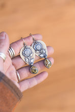 Load image into Gallery viewer, Sunflower Skies Earrings