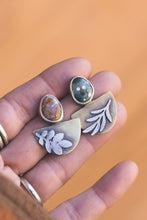 Load image into Gallery viewer, Botanical Posts