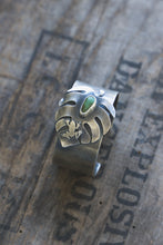Load image into Gallery viewer, Monstera Frog Cuff
