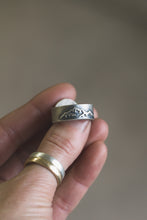 Load image into Gallery viewer, Kingman Turquoise Mountain Band Ring | Size 7.5
