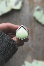 Load image into Gallery viewer, Lemon Chrysoprase Ring | Size 8
