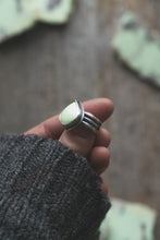 Load image into Gallery viewer, Lemon Chrysoprase Ring | Size 6
