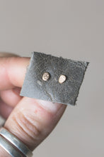 Load image into Gallery viewer, 14K gold studs | Pair 4
